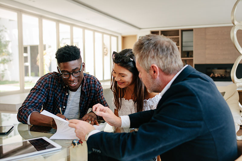 Couple with advisor who picked the right real estate agent